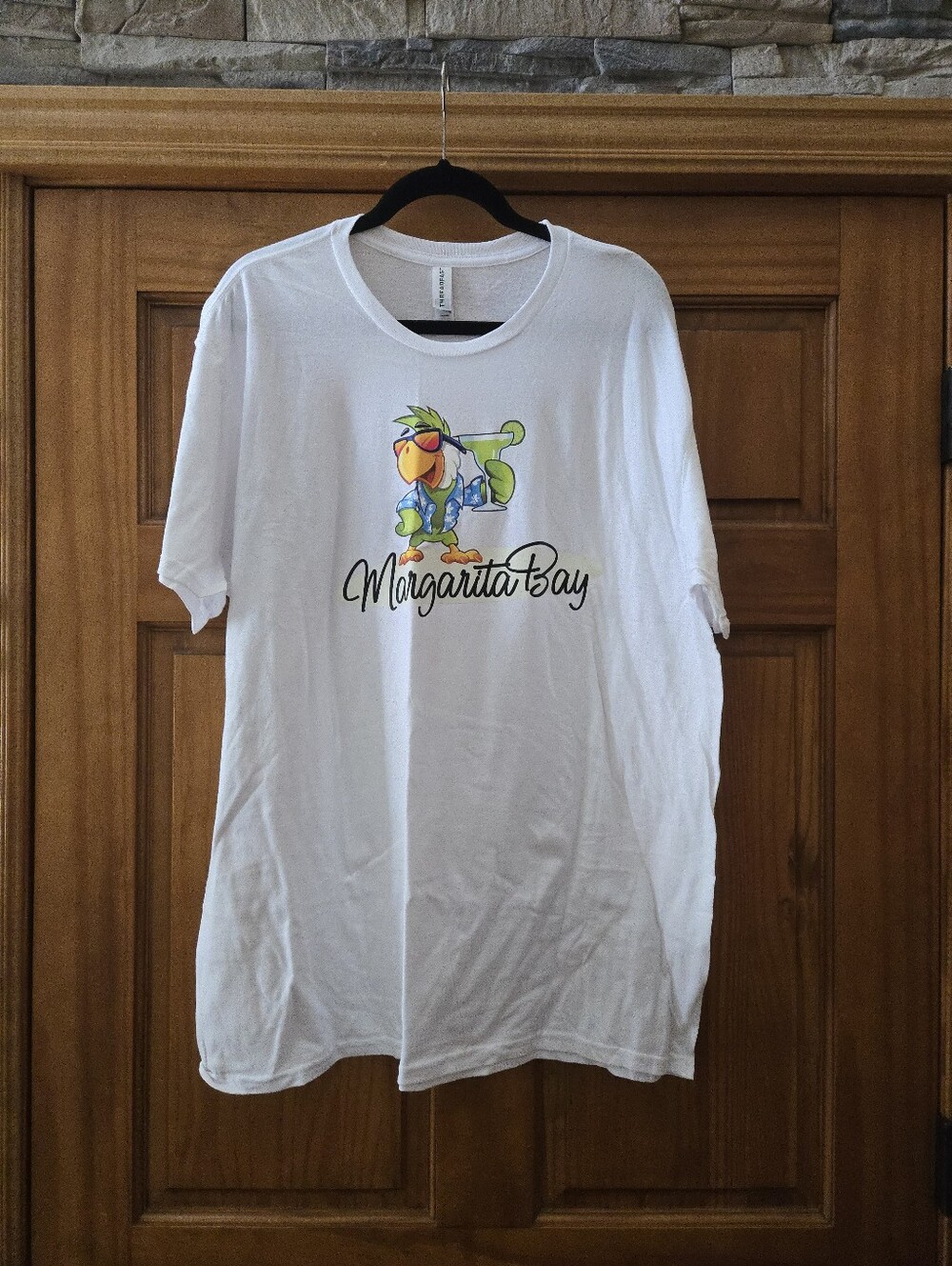 NWOT Margarita Bay White Graphic Tee with Parrot Size XL